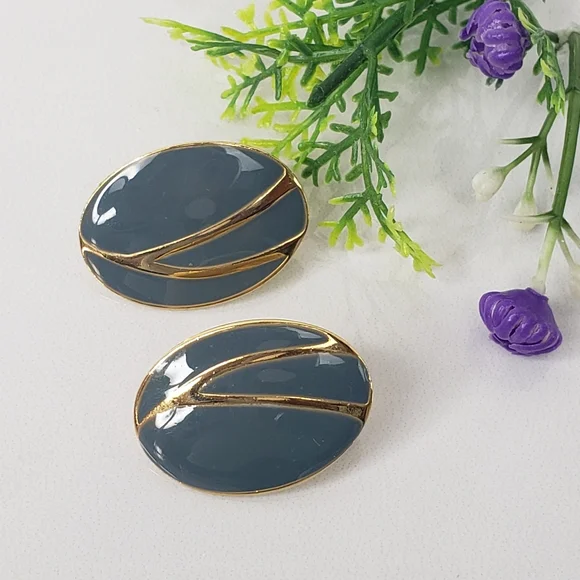 Vintage Green and Gold Cloisonnè Oval Shaped Earrings - Pierced - Picture 9 of 10